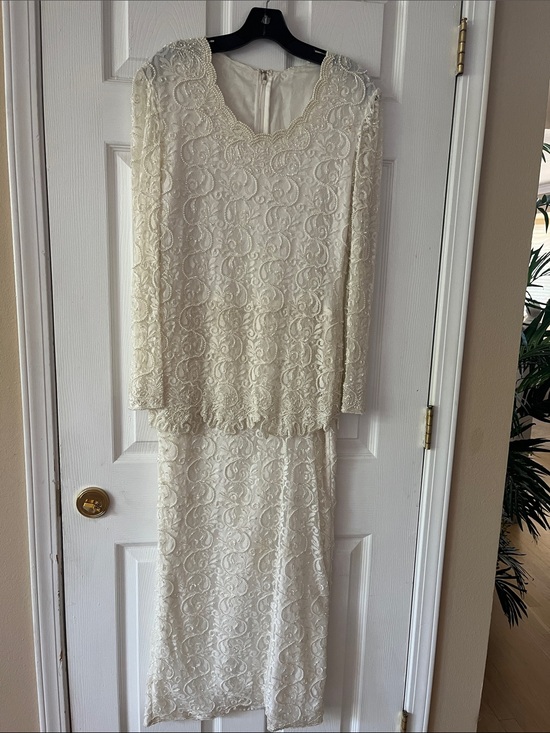 Laurence Kazar Dresses & Skirts - Laurence Kazar Ivory Lace Long-Sleeve & Beautifully Embroidered W/ Pearl Dress